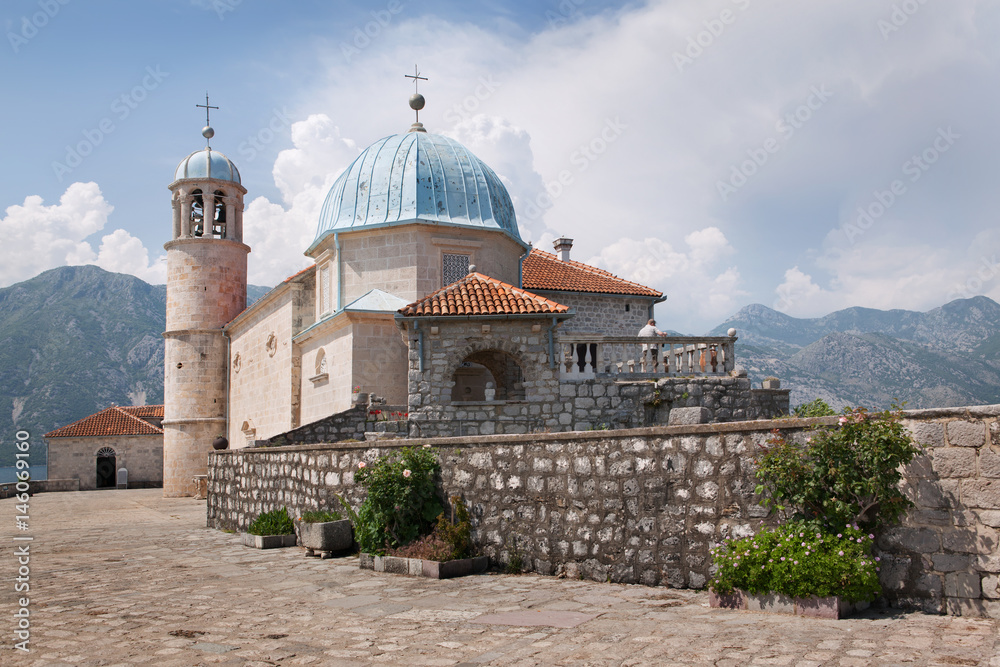 Церковь Божией Матери в Бока-Которской бухте. Черногория.