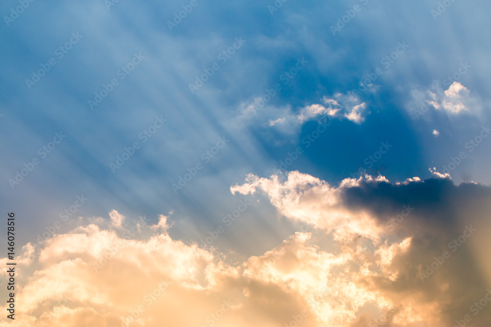 Obraz premium colorful dramatic sky with cloud at sunset