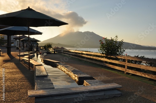 桜島と足湯