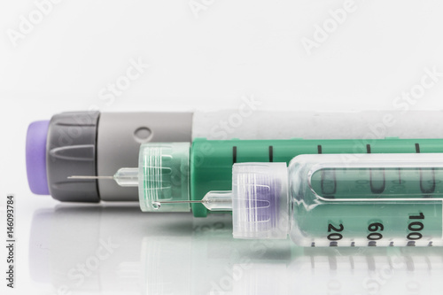 Insulin injection needle or pen for use by diabetics