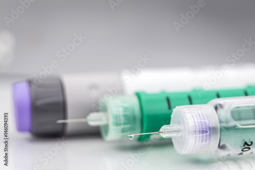 Insulin injection needle or pen for use by diabetics