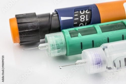 Insulin injection needle or pen for use by diabetics