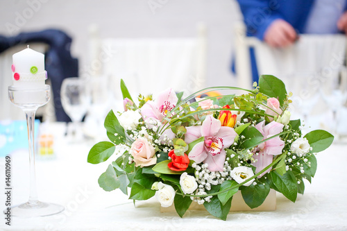 Fototapeta Naklejka Na Ścianę i Meble -  Wedding decoration table with flowers and raindows