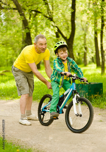 Father teaches his son to ride a bike