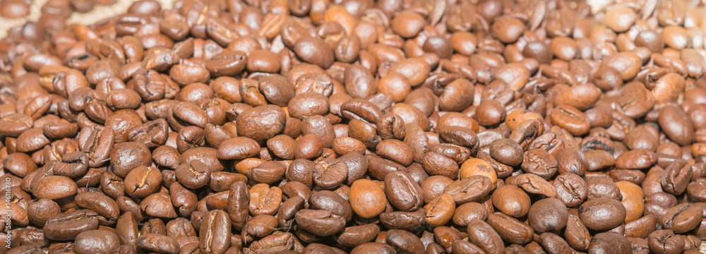 Kaffeebohnen mit Unschärfe 