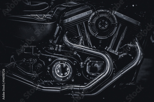 Fototapeta Rury wydechowe silnika motocykla fotografia artystyczna w tonacji czarno-białej