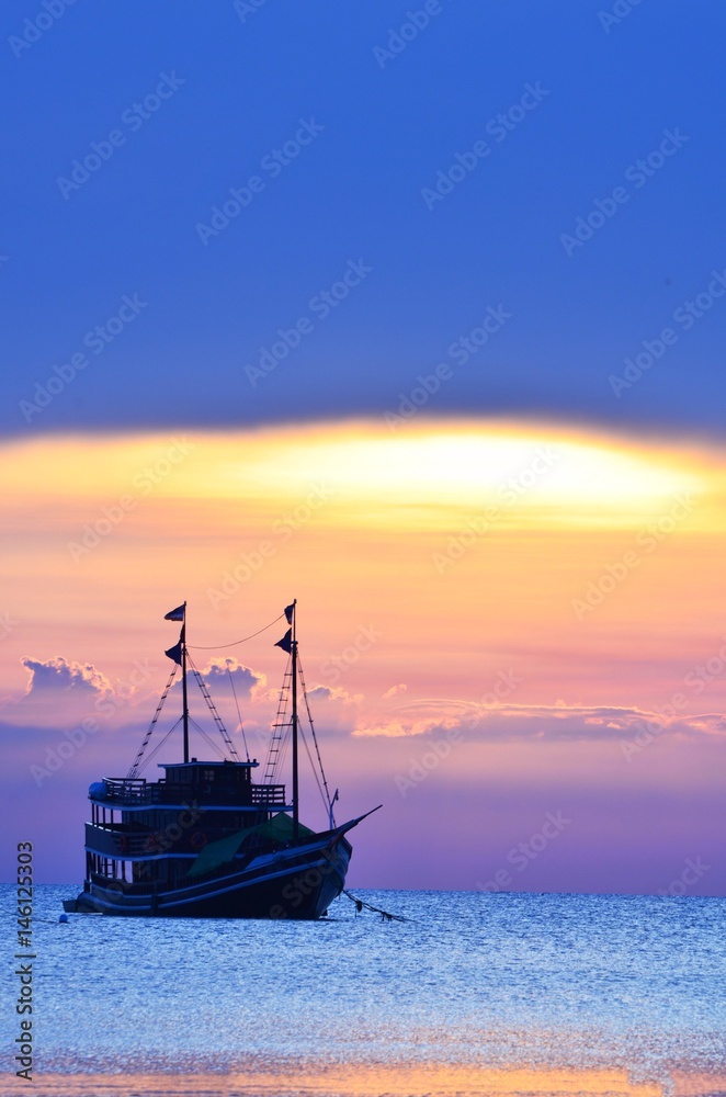 Fototapeta premium Beautiful ocean with ship at sunset time 