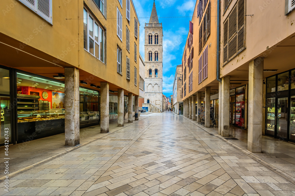 Fototapeta premium Kalelarga Zadar. / Scenic view at famous Kalelarga street in city center of town Zadar, Croatia.