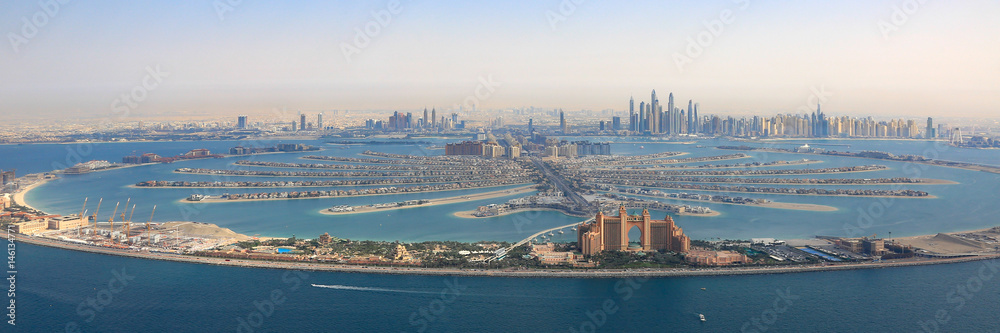 Naklejka premium Dubai The Palm Jumeirah Palm Tree Island Atlantis Hotel Panorama Marina Widok z lotu ptaka