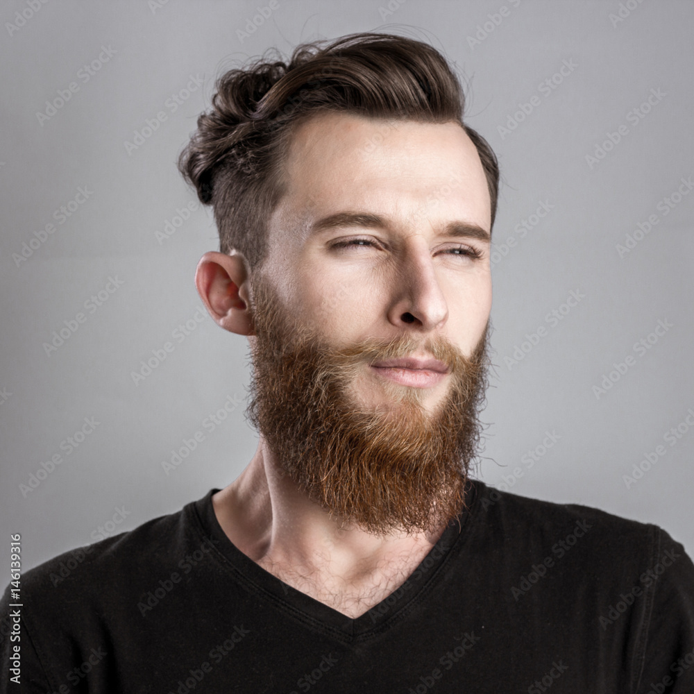 Obraz premium Tired sleepy young man isolated on gray background