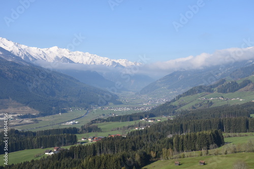 Salzachtal, Salzach, Berg, Alpenhauptkamm, Venedigergruppe, Hohe Tauern, Nationalpark, Frühling photo