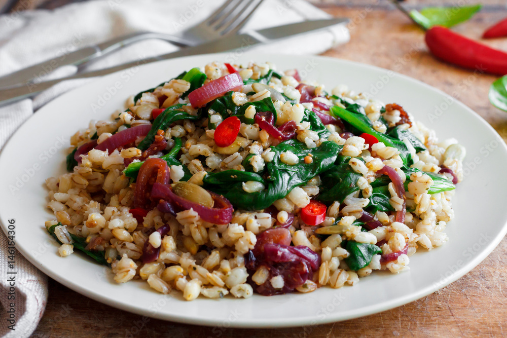 Barley porridge with spinach, onion and chili Barley porridge with spinach, onion and chili
