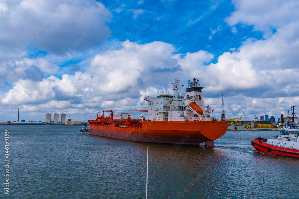 Tanker im Hafen von Rotterdam