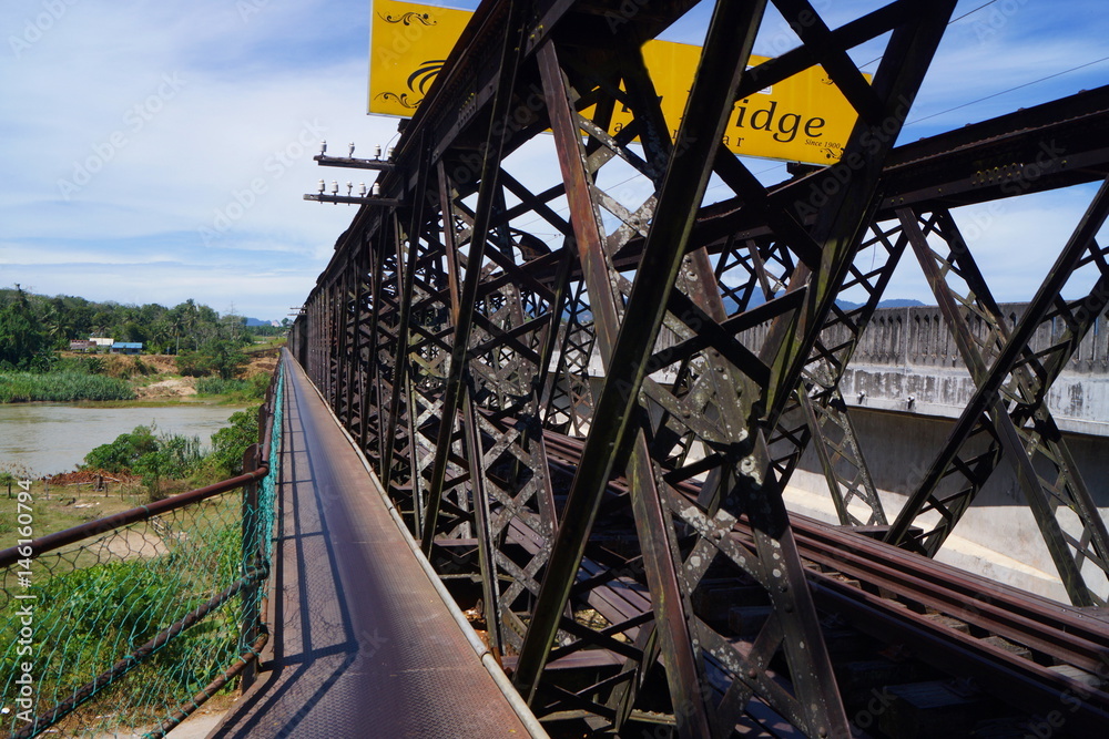 Fototapeta premium historic Victoria Bridge,Malaysia
