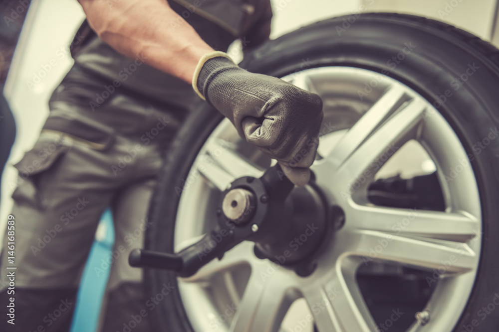 Obraz premium At the auto service