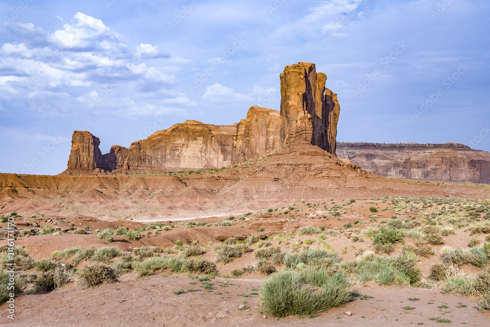 beautiful butte in monument valley beautiful butte in monument valley