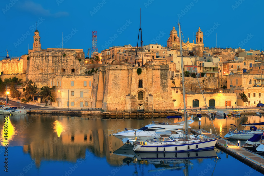 Malta, The Three Cities; a night view to Cospicua