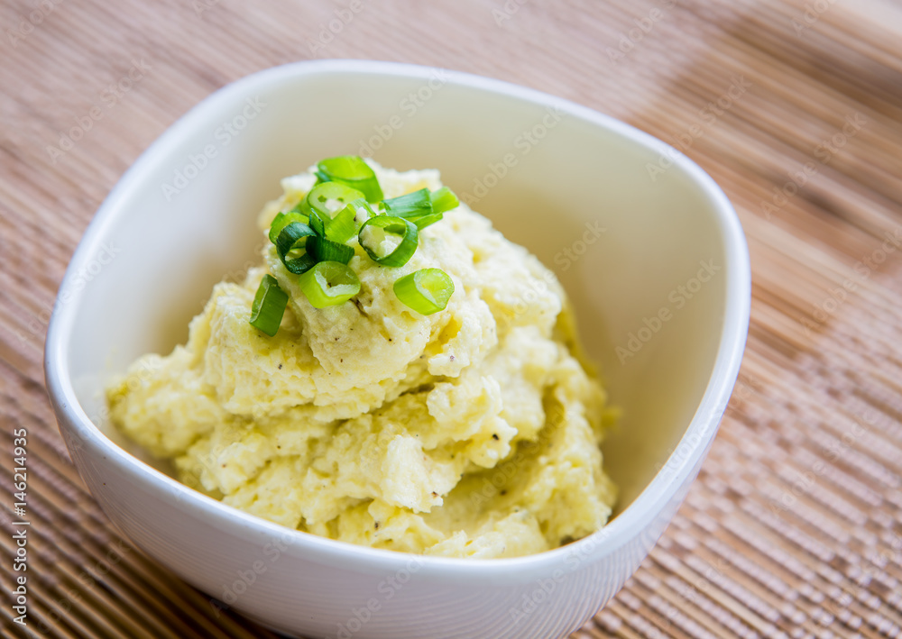 mashed potatoes in bowl mashed potatoes in bowl