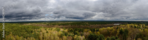 Dramatischer Wolkenhimmel über dem Müritz-Nationalpark bei Speck (Blick nach Nordosten)