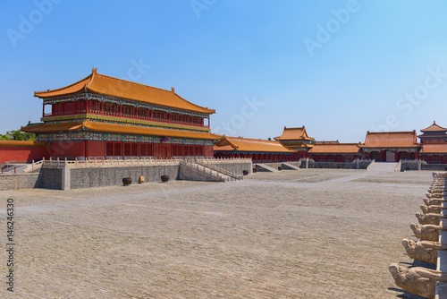 Traditional Chinese building under blue sky © Sved Oliver
