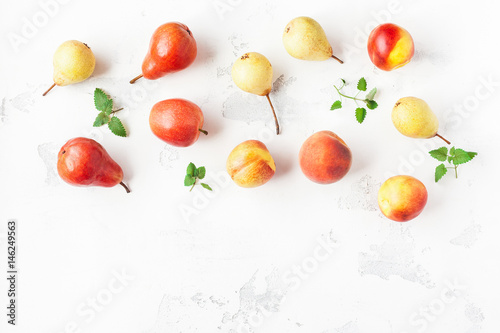 Fototapeta Naklejka Na Ścianę i Meble -  Fruit on white background. Pears, apples, peaches, nectarines. Fruit pattern. Flat lay, top view