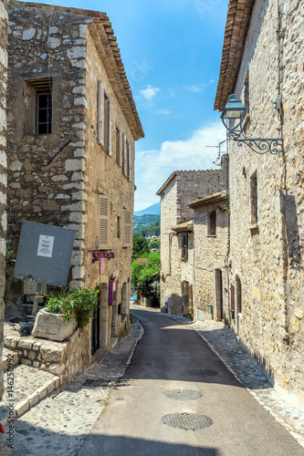Fototapeta Naklejka Na Ścianę i Meble -  typical narrow street in Saint Paul de Vence, France