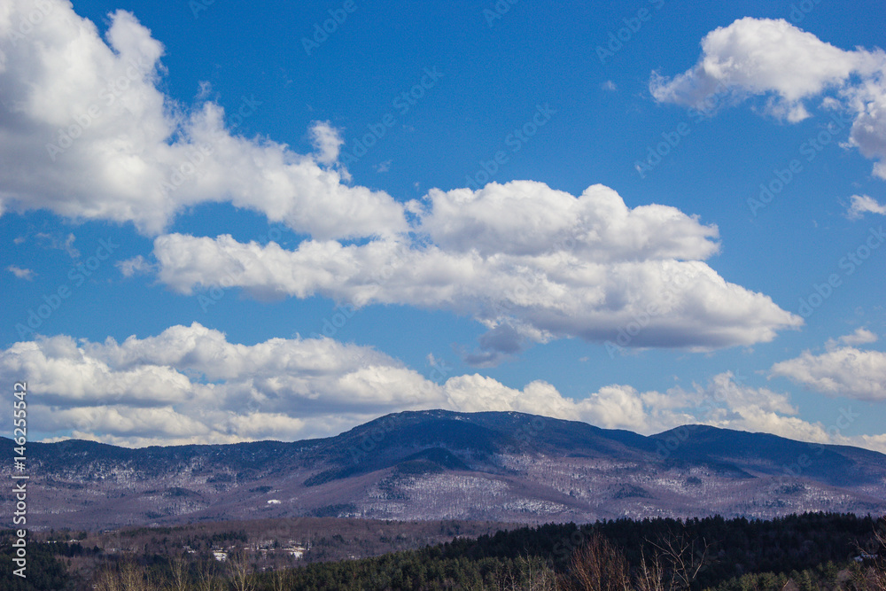 Obraz premium Mountains and Sky