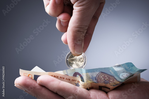 фотографія Collecting money