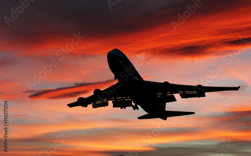 A 747 comes in for a landing at sunset