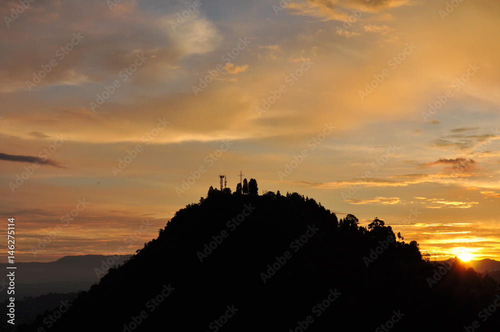 atardecer con nubes atardecer con nubes