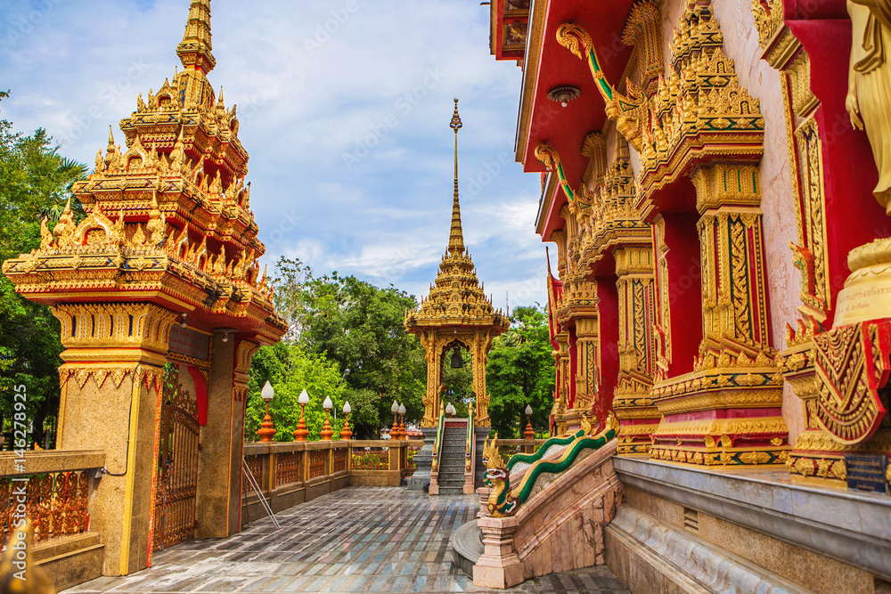 Храмовый комплекс Ват Чалонг в Пхукете, Таиланд.