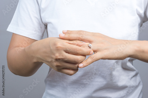 Woman take off her wedding ring