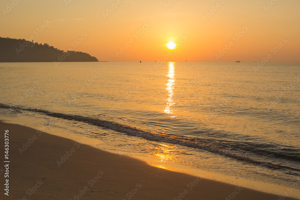 Fototapeta premium Sun rise Beaches Ban Krut Prachuap Khiri Khan, Thailand