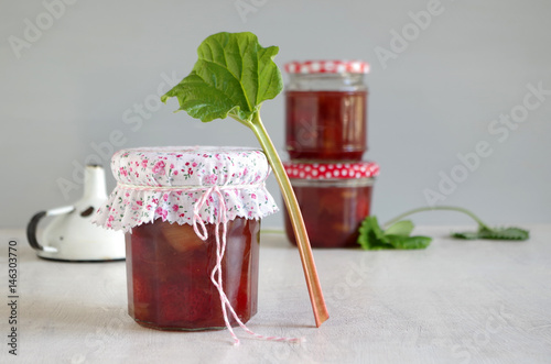 selbstgemachte Erdbeer-Rhabarber-Marmelade photo