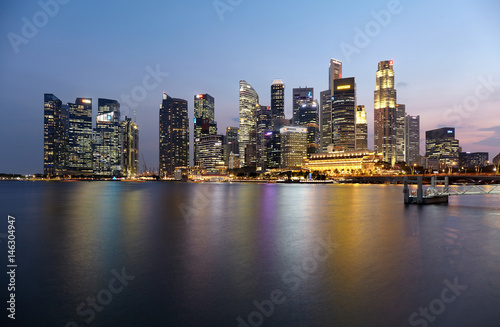 Singapore - March, 11 2017: Singapore’s landmark, Skyline of business district, city view at Marina Bay © pspn