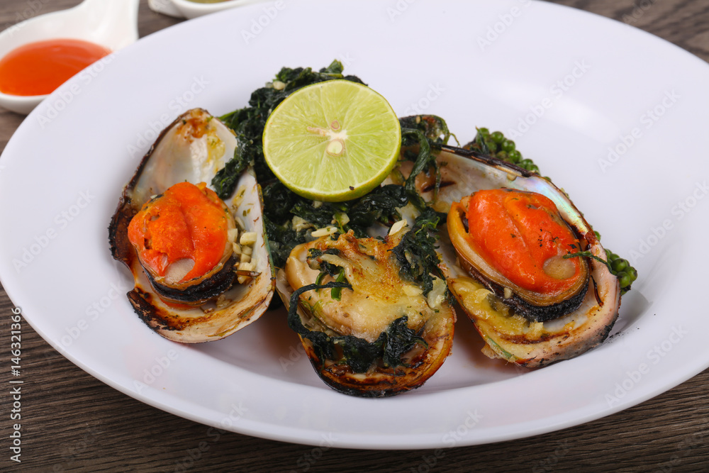 Baked mussels with spinach Baked mussels with spinach