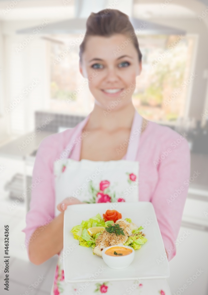 cook woman showing the plate