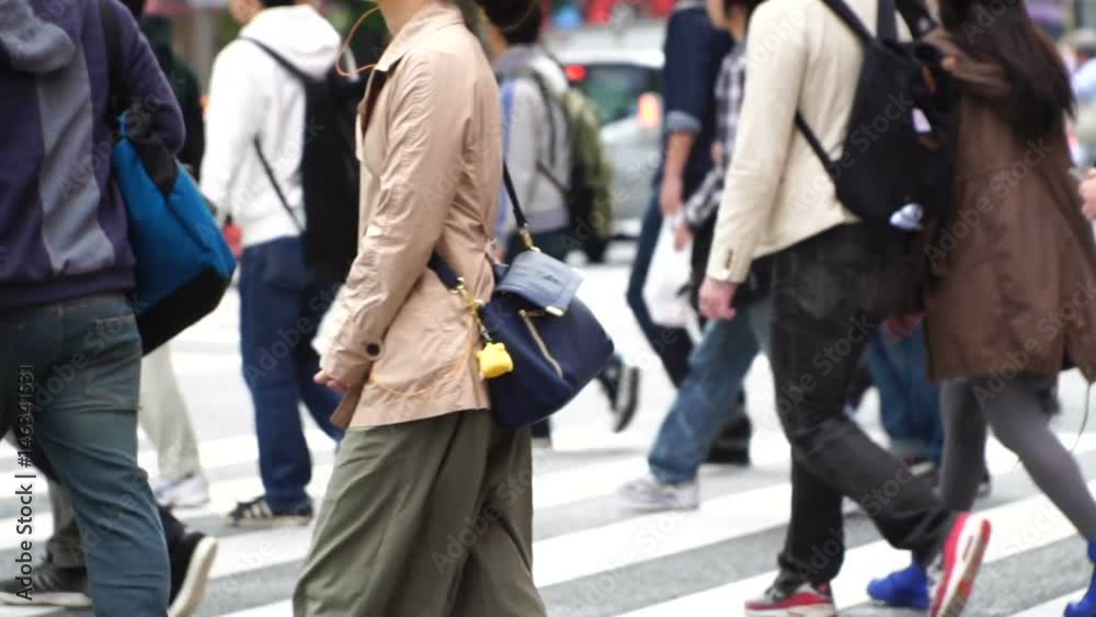 東京 秋葉原 4月 休日 群衆 行き交う人々 東京 秋葉原 4月 休日 群衆 行き交う人々