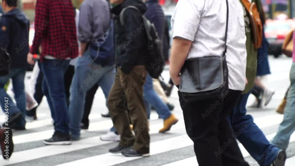 東京スローモーション　秋葉原　4月　休日　群衆　行き交う人々