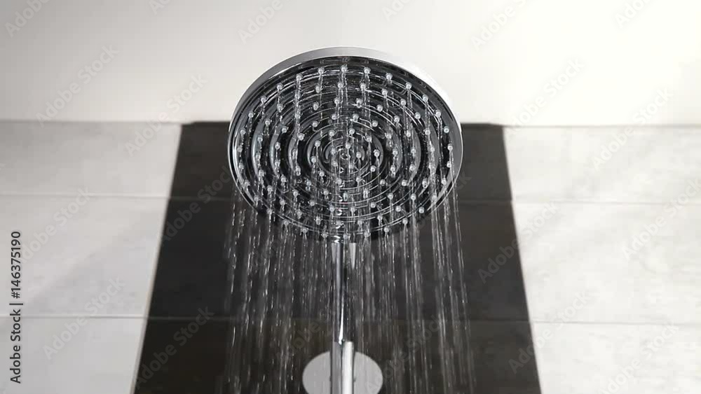 DOUCHE GROS PLAN