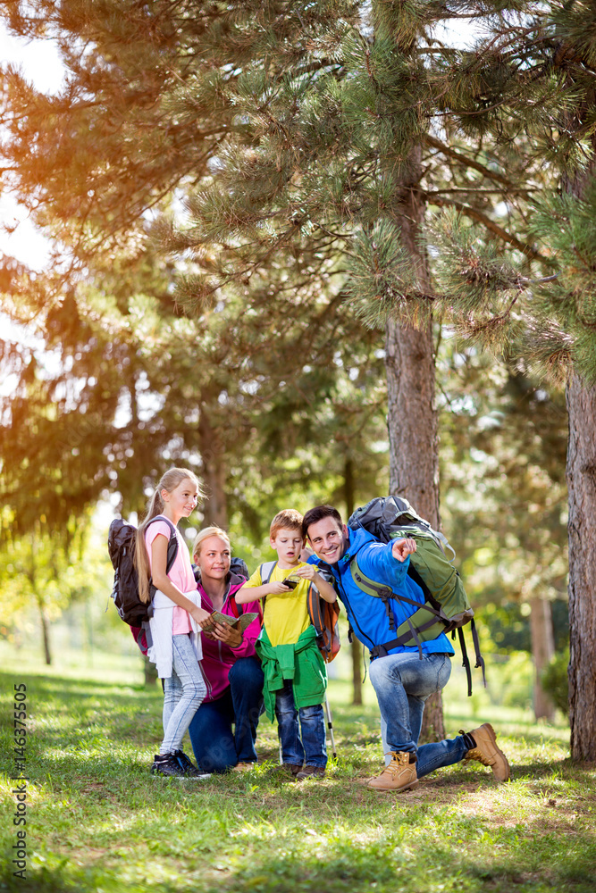 Obraz premium Happy parents hiking with their child.