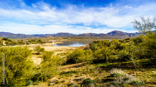 Fényképezés Lake Bartlett and the surrounding semi desert of Tonto National Forest in Arizon