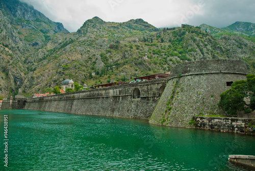 Obraz na płótnie Montenegro Kotor city canal, Wall from old fortifications w salonie