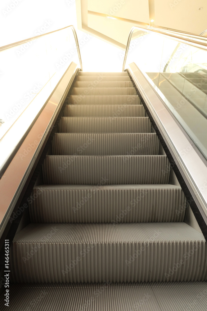 Lifting escalator Lifting escalator