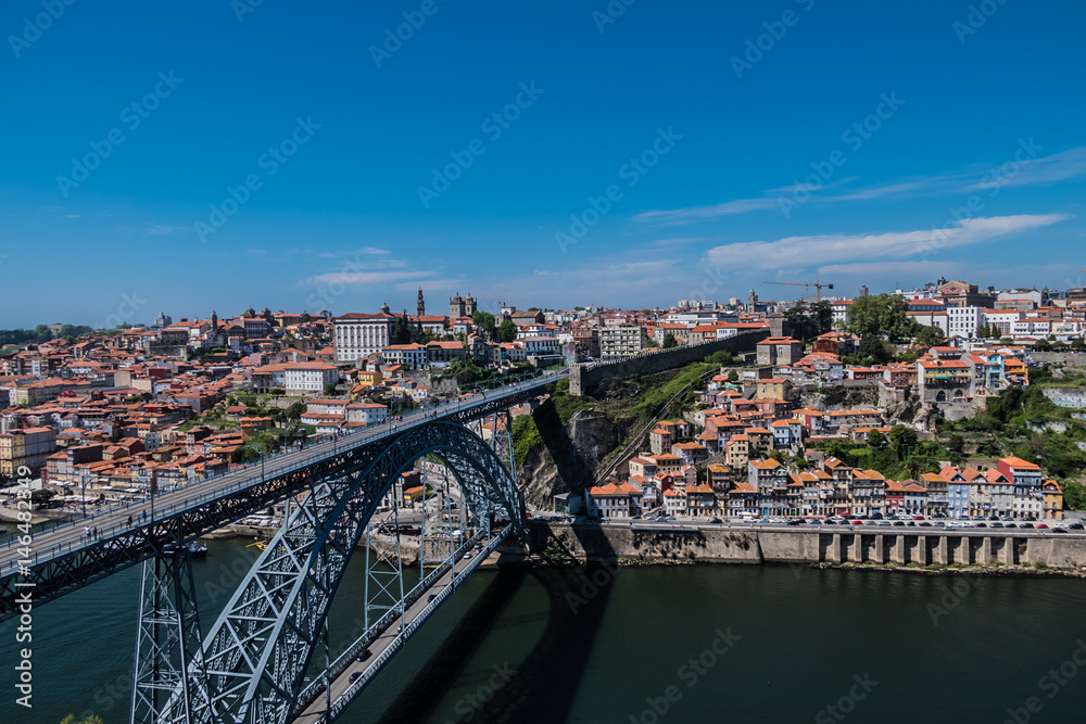 Fototapeta premium Iconic Dom Luis I bridge (1886), Douro River, Porto, Portugal. 
