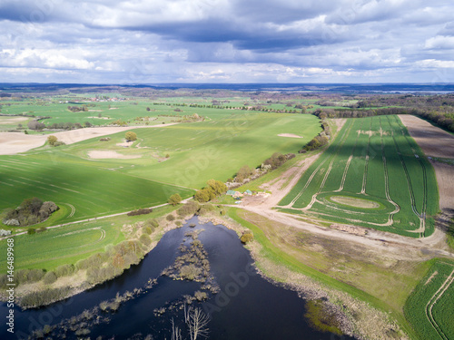 Luftbild von Ackerflächen und einem Teich © tl6781
