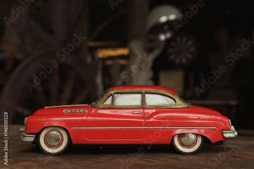 jouet vintage en acier métal années 50 voiture  © mariesacha