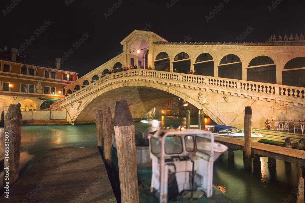 Famous Rialto bridge in Venice