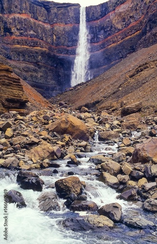 Wasserfall Hengifoss, nahe Egilsstaðir, Ostfjorde, Ostisland /  Austurland, Island/ Iceland, Europa photo