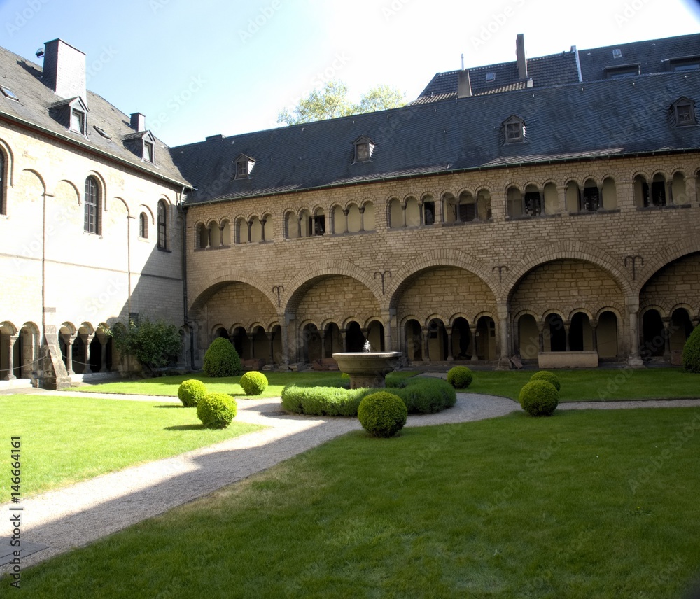 klostermauern